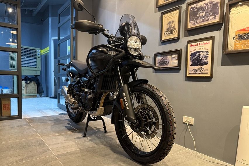 Royal Enfield Himalayan Black Mana Edition