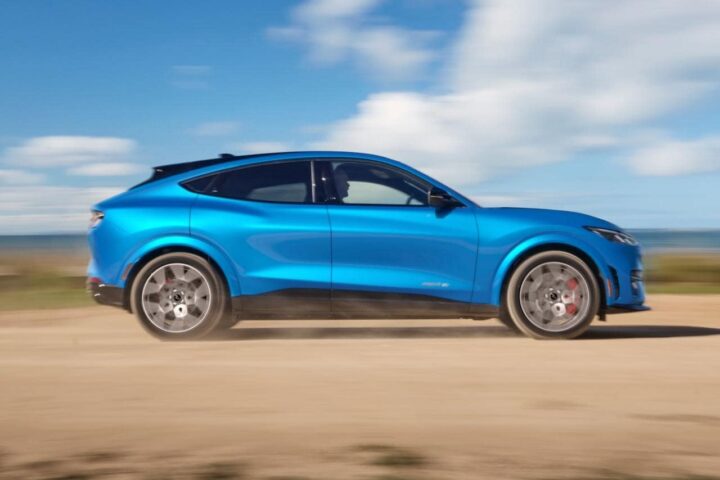 Форд Мустанг Мач-И