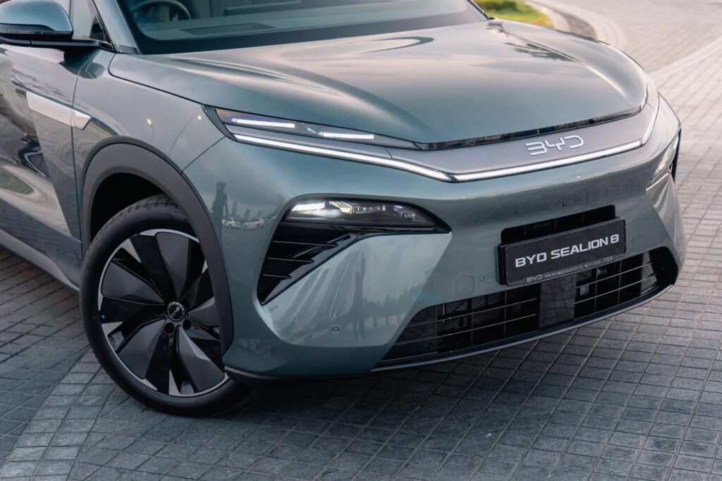 BYD Sealion 8