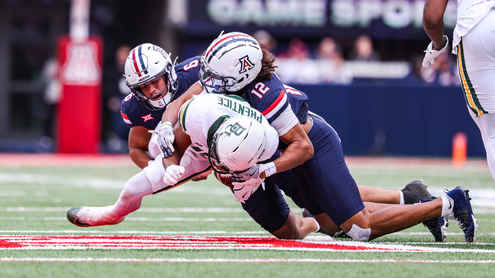 Дженезис Смит