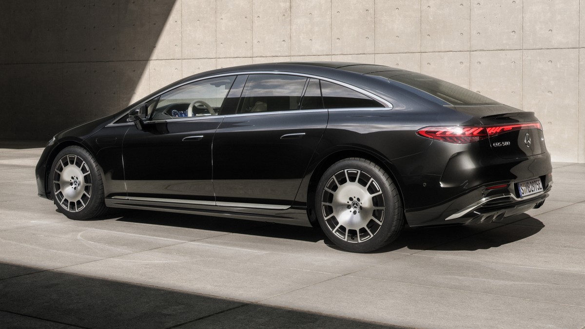 Мерцедес-Бенц EQS