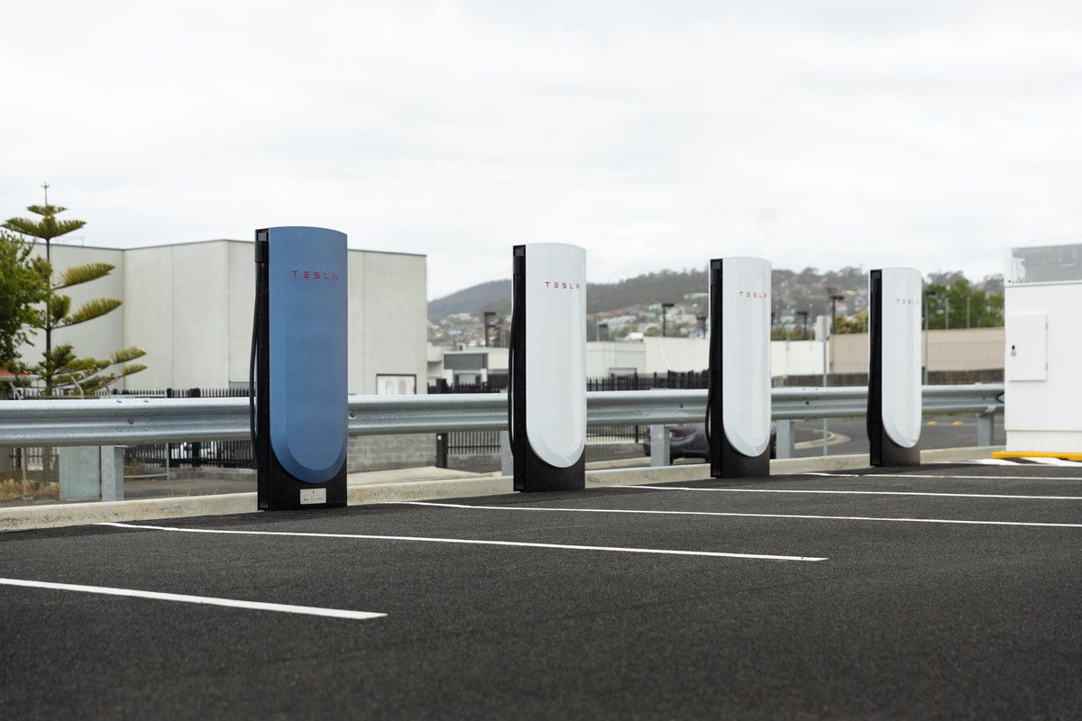 Tesla V4 Суперчарджър