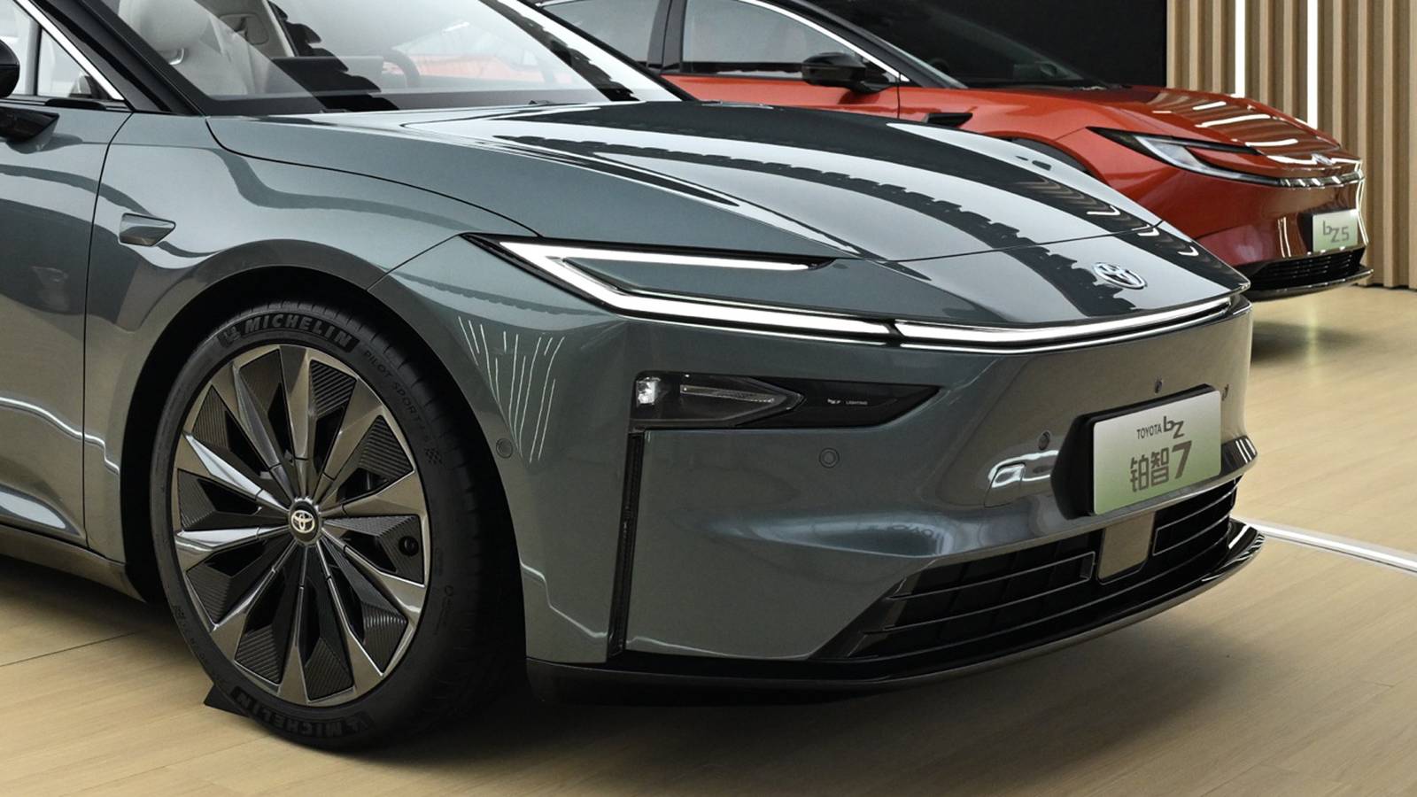 Тойота bZ7