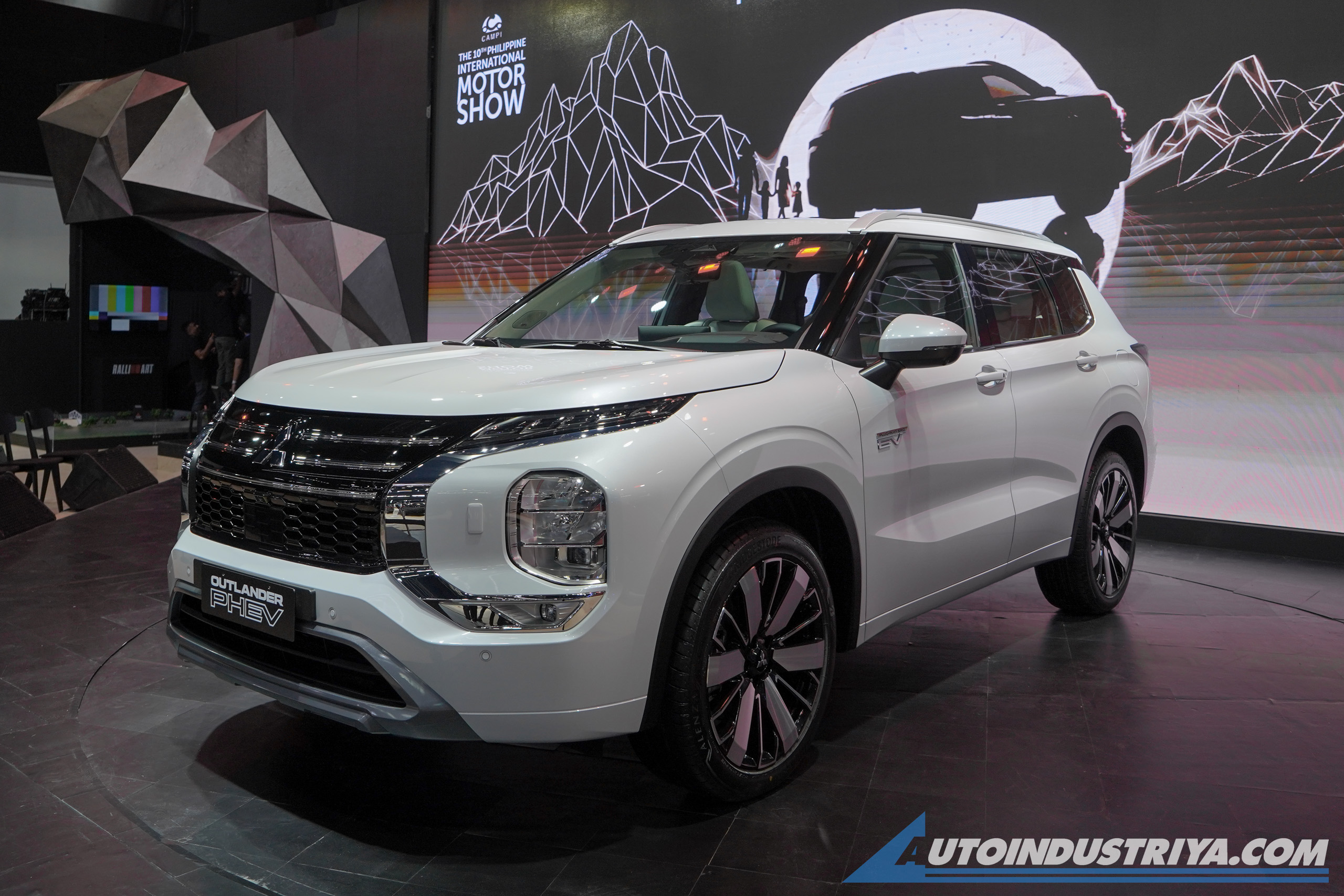 Мицубиши Outlander PHEV