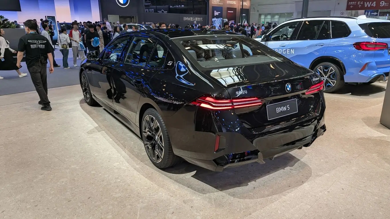 БМВ 530е и 330е M Sport