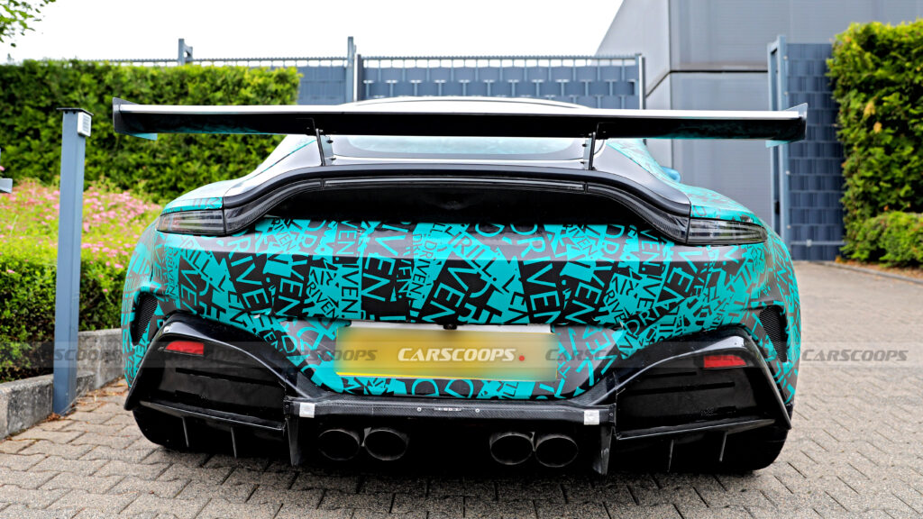 Астън Мартин Vantage RS