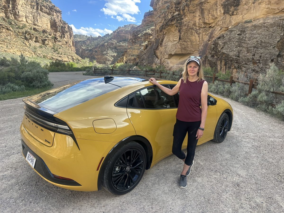Тойота Приус Plug-in Hybrid Найтшейд Едишън