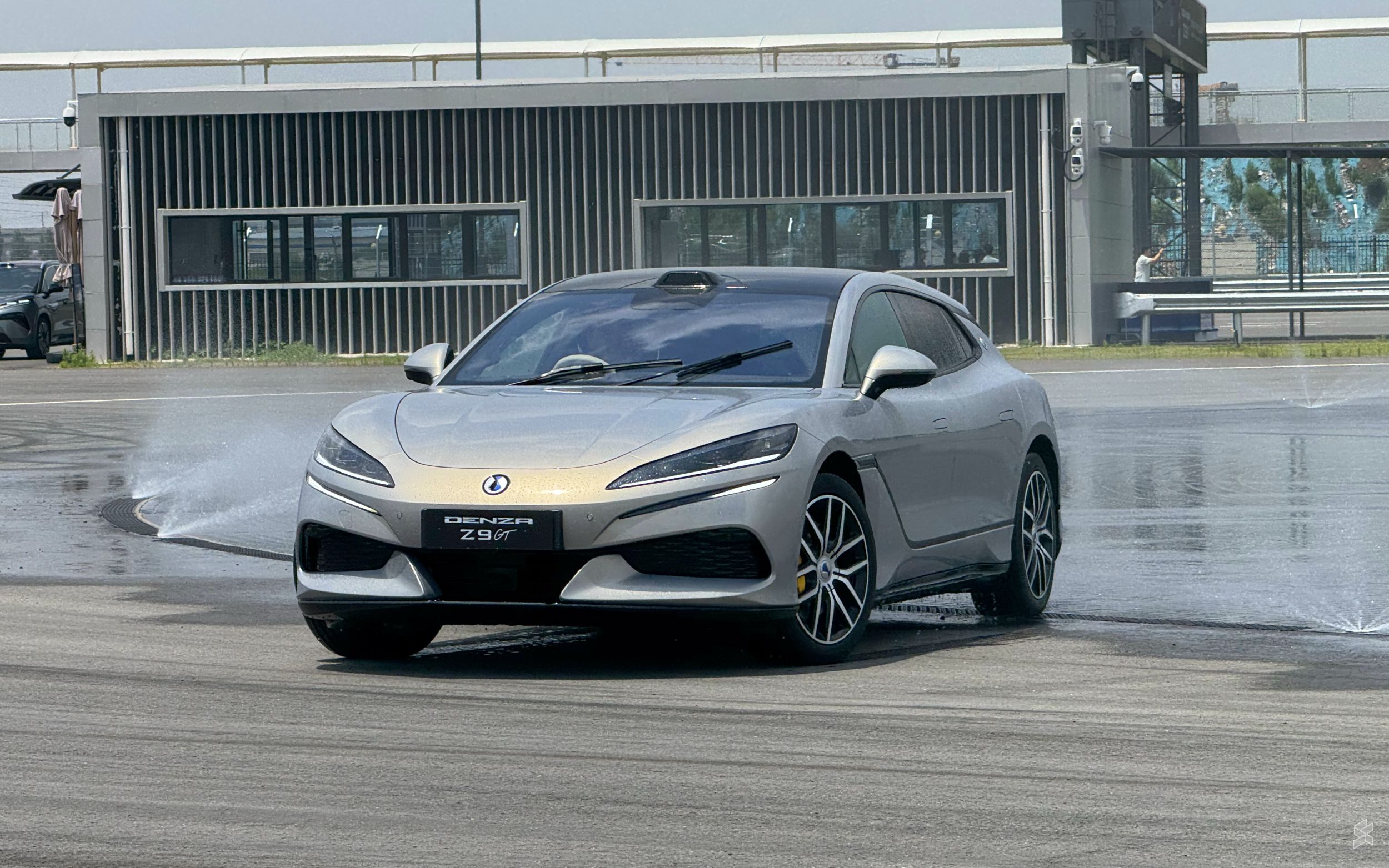 Денза Z9 GT
