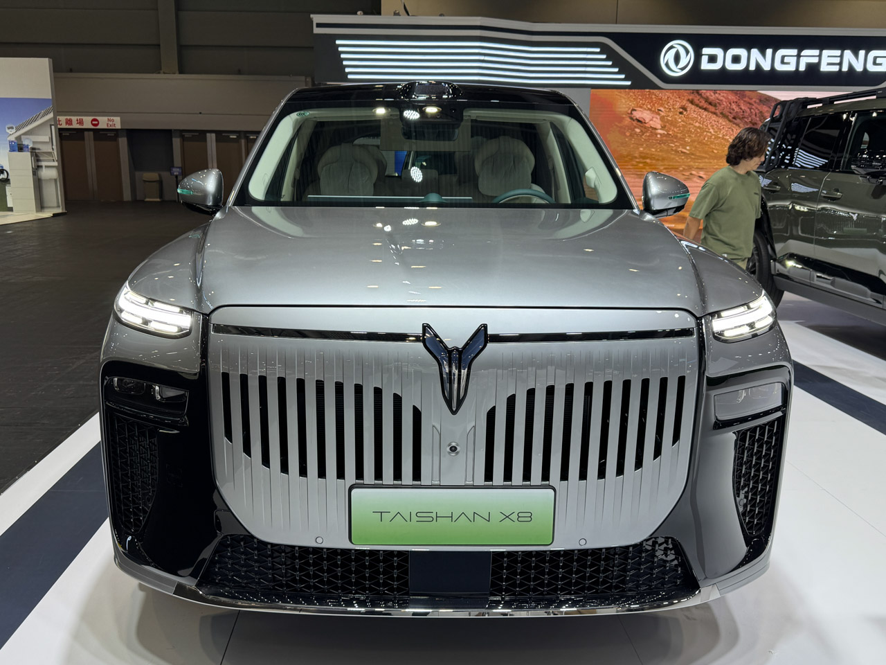 Воя Титан X8