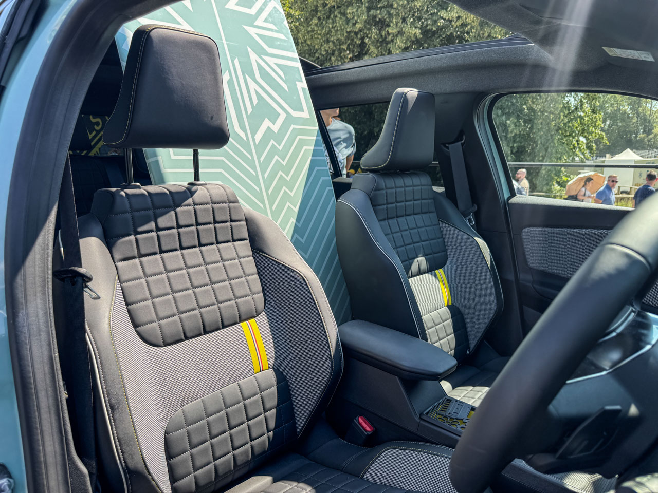 Рено 4 E-Tech electric