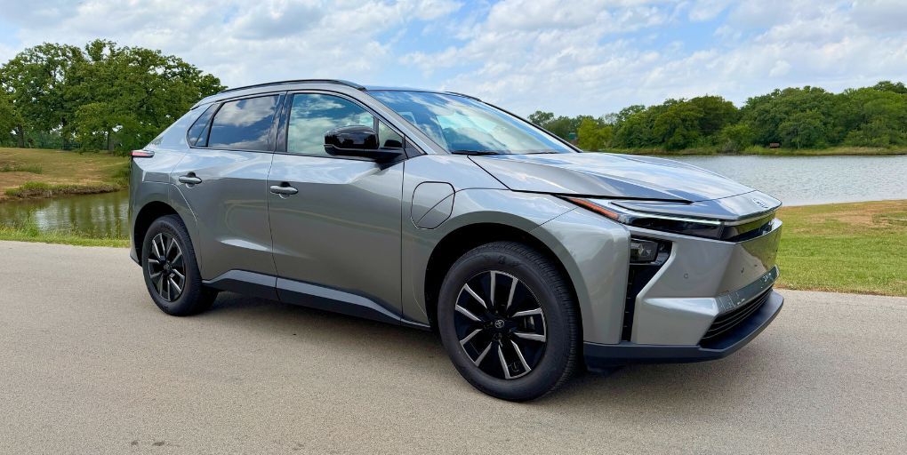 Тойота бЗ XLE FWD Plus - обновен и по-мощен за 2026 година
