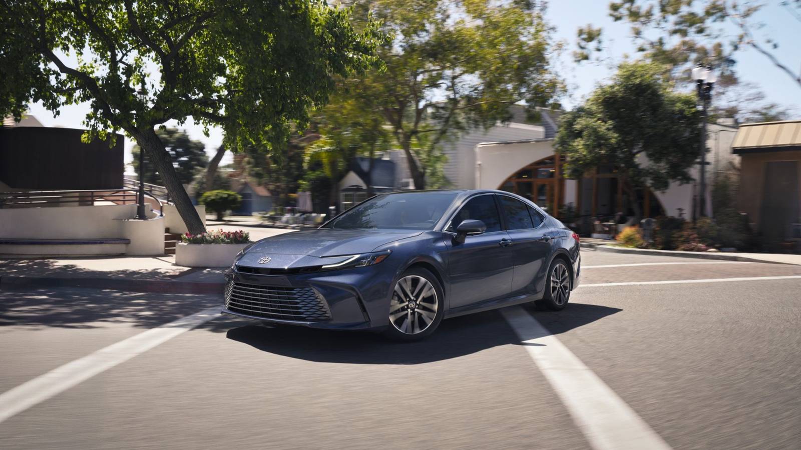 Тойота Camry Hybrid