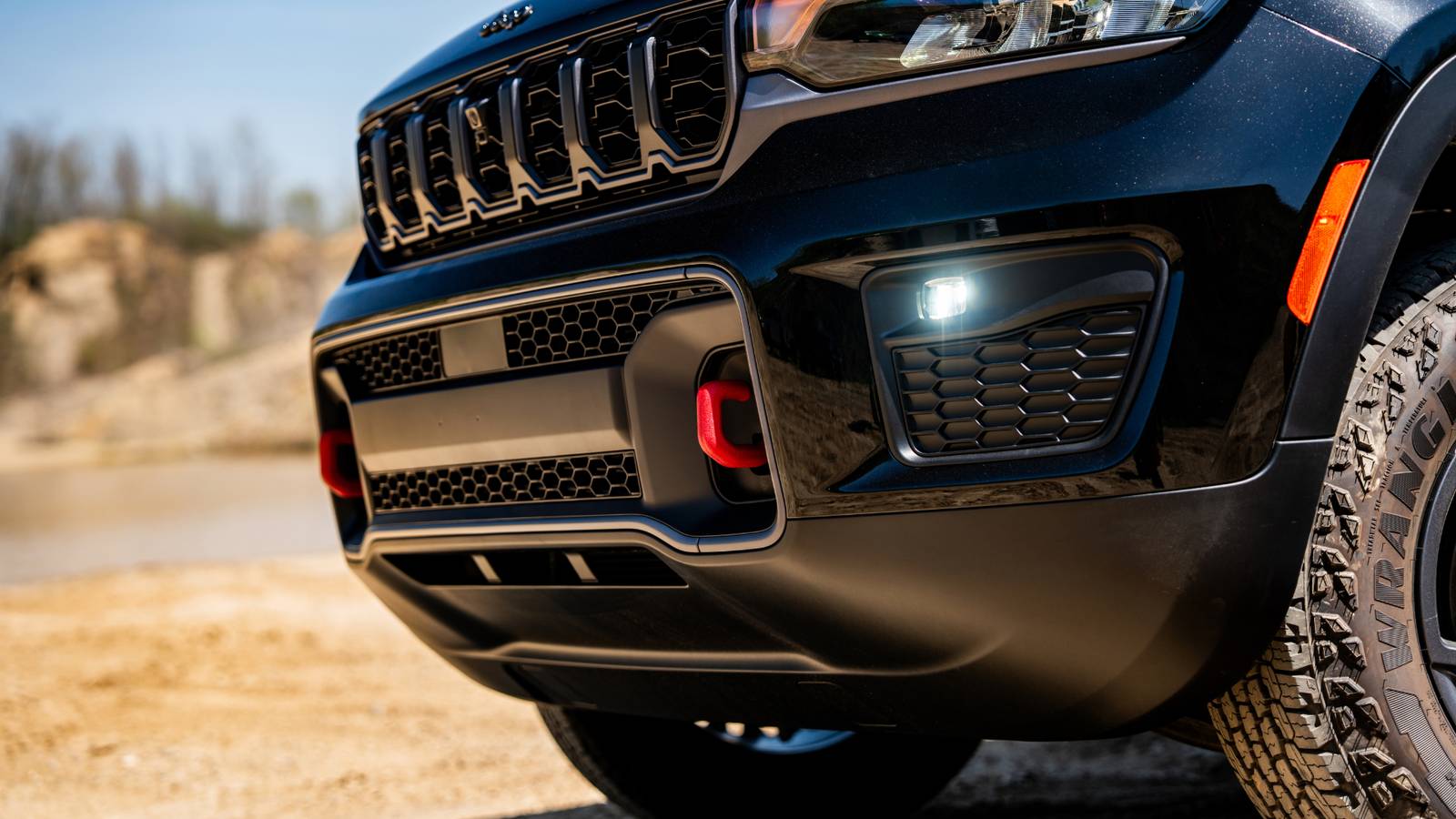 Джип Гранд Чероки Trailhawk и Overland се завръщат за 2027 година