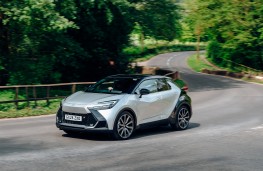 Тойота C-HR
