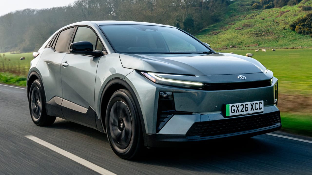 Тойота C-HR+