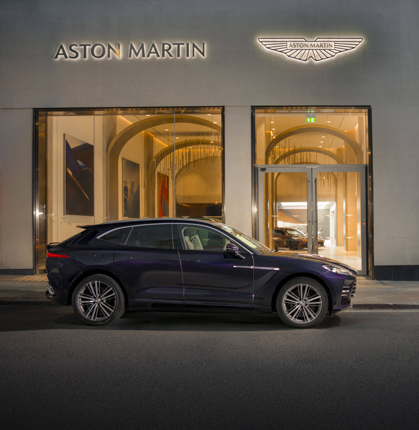 Астън Мартин
