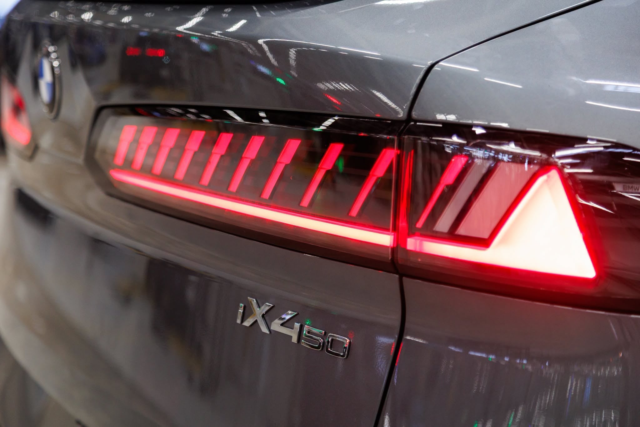 BMW iX4