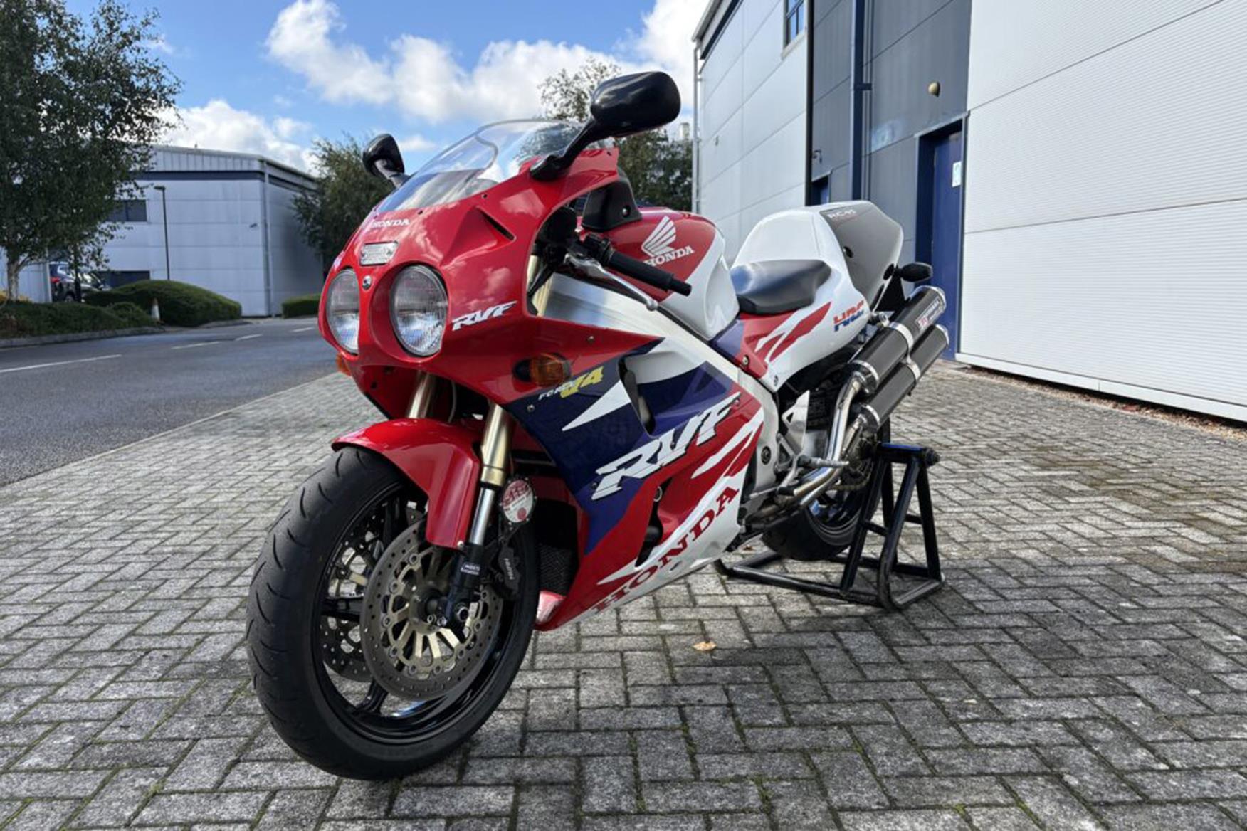 Хонда RC45
