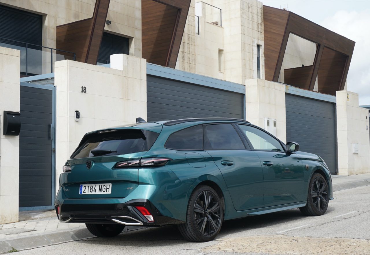 Пежо 308 SW Hybrid